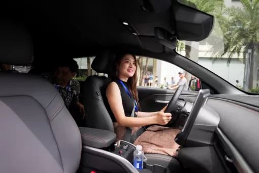 Khách Việt phấn khích trải nghiệm VF 6, không ngần ngại xuống tiền “chốt cọc”