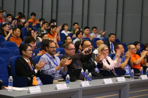 Hội thảo về kinh tế và kinh doanh tạo nền tảng phát triển bền vững