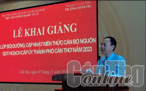 Bồi dưỡng, cập nhật kiến thức cán bộ nguồn quy hoạch cấp ủy thành phố