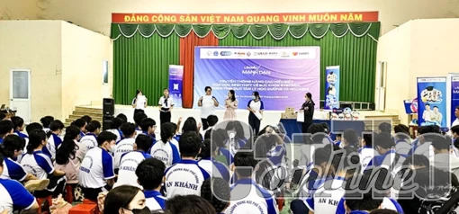 Truyền thông HIV/AIDS cho học sinh 10 trường THPT