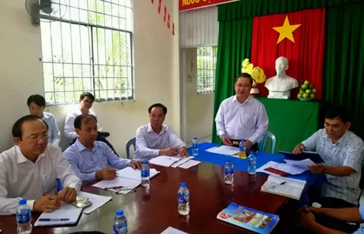 Ðồng chí Trần Việt Trường dự họp lệ với Chi bộ ấp Trường Thọ