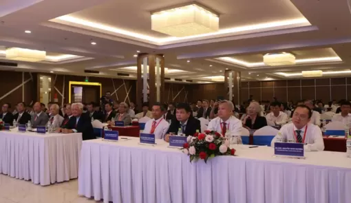 Chuyển giao phẫu thuật cột sống xâm nhập tối thiểu