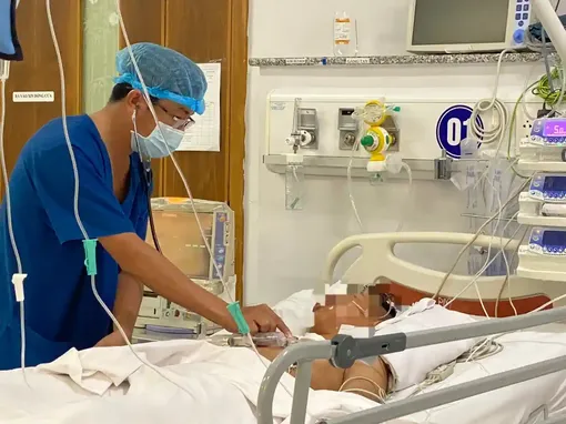 Cứu kịp thiếu niên 14 tuổi bị té xe, đứt động mạch vùng cổ