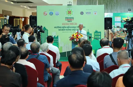 Khai mạc triển lãm “Hướng đến nền kinh tế xanh và bền vững Việt Nam”