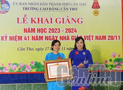 Trường Cao đẳng Cần Thơ khai giảng năm học mới và kỷ niệm Ngày Nhà giáo Việt Nam