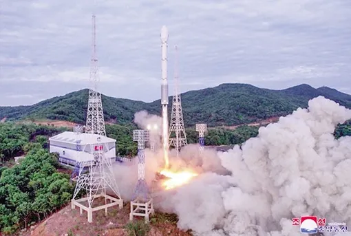 Châu Á chạy đua không gian