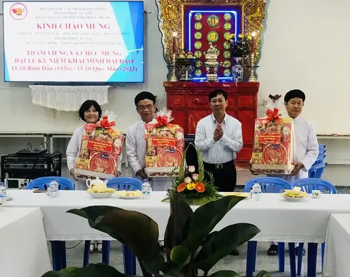 Chúc mừng chức sắc, chức việc nhân kỷ niệm Ðại lễ Khai đạo Cao Ðài