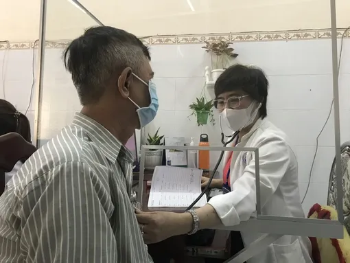 Mỗi ngày, hơn 1.000 lượt người đến bệnh viện tuyến quận