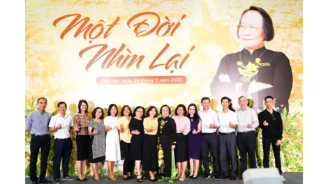 Giao lưu với Anh hùng Lao động Phạm Thị Việt Nga - "Một đời nhìn lại"