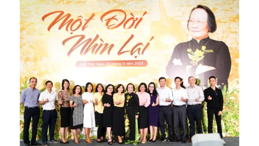 Giao lưu với Anh hùng Lao động Phạm Thị Việt Nga - "Một đời nhìn lại"