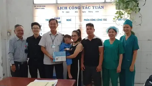 Phẫu thuật cấy ốc tai điện tử hơn 500 triệu đồng cho bệnh nhi 3 tuổi