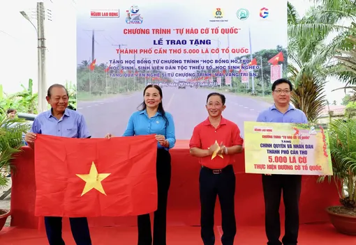 Khánh thành “Đường cờ Tổ quốc”