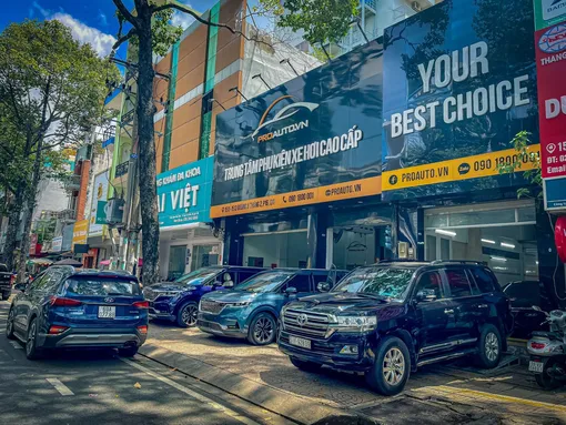 Xe ô tô 7 chỗ độ limousine trào lưu hot năm 2023