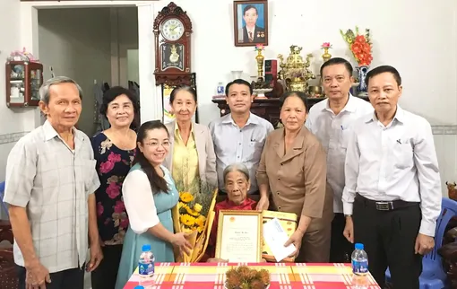 Giúp người cao tuổi sống mạnh khỏe, an vui