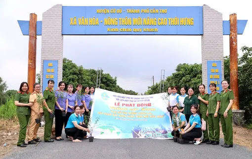 Phụ nữ huyện Cờ Đỏ ra quân trồng cây xanh