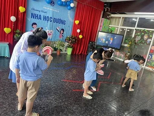 Khám lưu động và chăm sóc sức khỏe răng miệng cho học sinh ở 27 trường học