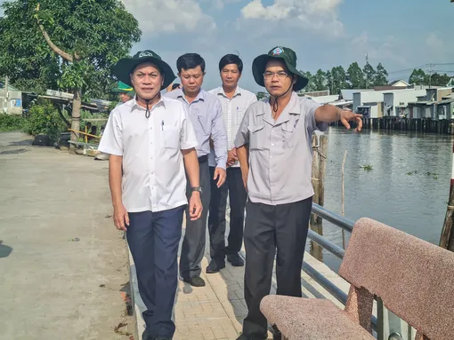 Khảo sát sạt lở và phát lệnh khởi công xây dựng kè kiên cố tại bờ kênh Cái Sắn