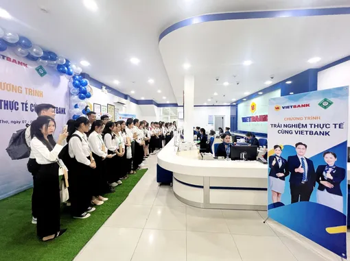 Hỗ trợ sinh viên trải nghiệm nghiệp vụ ngân hàng