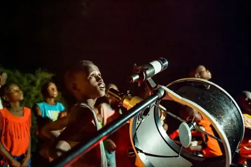 Người phụ nữ truyền cảm hứng thiên văn cho trẻ em