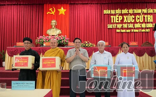 Thủ tướng Phạm Minh Chính tiếp xúc cử tri ở huyện Vĩnh Thạnh