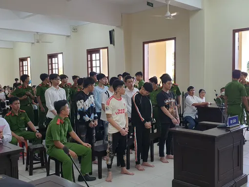 Mâu thuẫn trên mạng xã hội, mang súng đi giết người