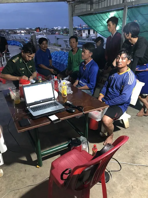 Kịp thời cứu 9 thuyền viên gặp nạn trên biển