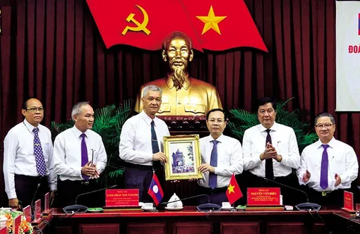 Lãnh đạo thành phố tiếp đoàn đại biểu cấp cao thủ đô Viêng Chăn