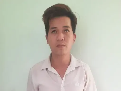 Phát hiện đối tượng cất giấu nhiều dao tự chế, bình xịt hơi cay