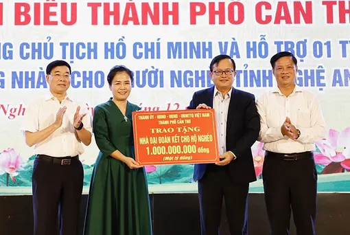 TP Cần Thơ trao tặng 1 tỉ đồng cho tỉnh Nghệ An xây dựng nhà Đại đoàn kết