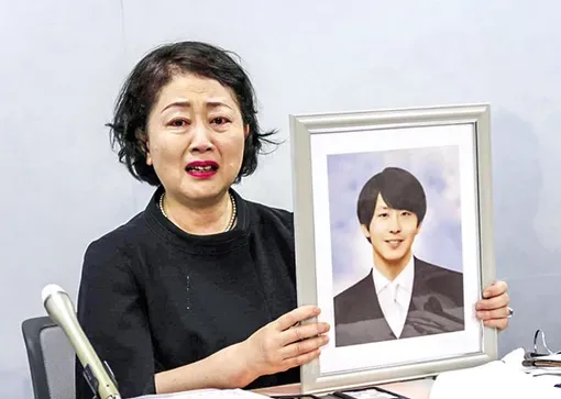 Áp lực cống hiến cho công việc của bác sĩ Nhật Bản