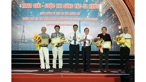 Trao giải 2 cuộc thi sáng tác ca khúc, bài vọng cổ chào mừng 20 năm TP Cần Thơ trực thuộc Trung ương