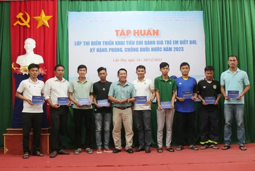 Bế mạc lớp tập huấn Thí điểm triển khai tiêu chí đánh giá trẻ em biết bơi