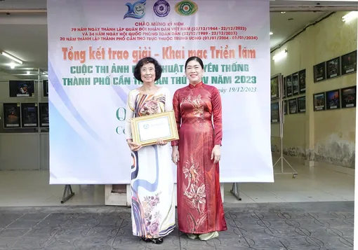 Tác giả Nguyễn Hạnh Hiền đoạt giải Nhất Cuộc thi Ảnh nghệ thuật 
truyền thống TP Cần Thơ