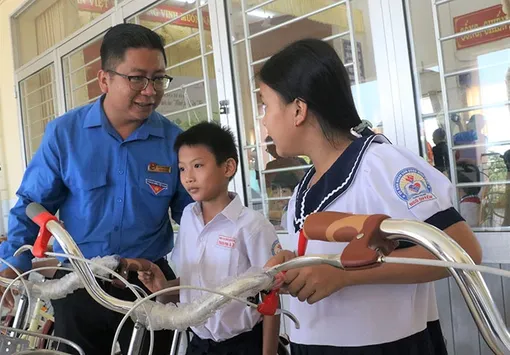 Vì đàn em thân yêu