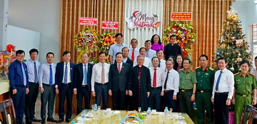 Phó Chủ tịch Thường trực Quốc hội Trần Thanh Mẫn chúc mừng Lễ Giáng sinh tại Tòa Giám mục Cần Thơ