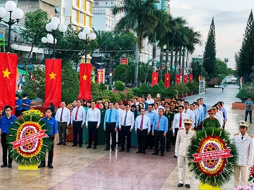 Quận Ninh Kiều tổ chức Lễ dâng hương và báo công dâng Bác