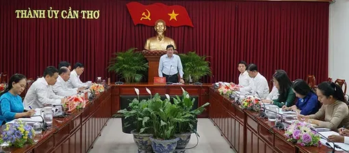 Tập thể lãnh đạo, quản lý Văn phòng Thành ủy, Sở Tài chính, Liên hiệp các tổ chức hữu nghị kiểm điểm cuối năm