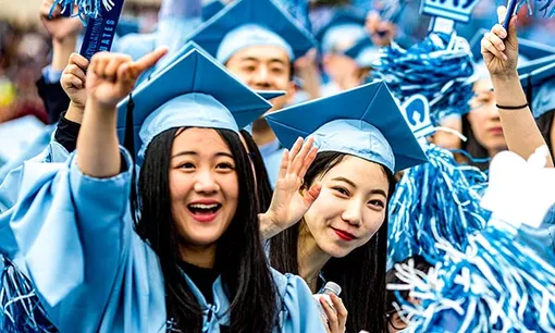 Du học sinh Trung Quốc đối mặt tương lai mờ mịt