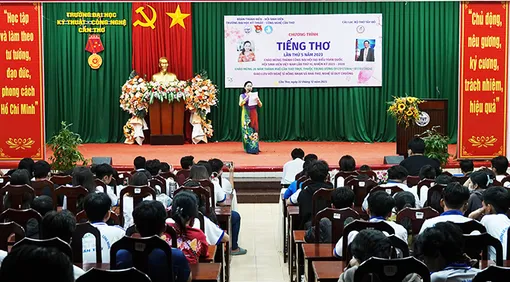 Mang “Tiếng Thơ” đến với sinh viên