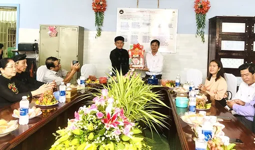 Chúc mừng Ðản sinh Ðức Huỳnh Phú Sổ, người sáng lập Ðạo Phật giáo Hòa Hảo