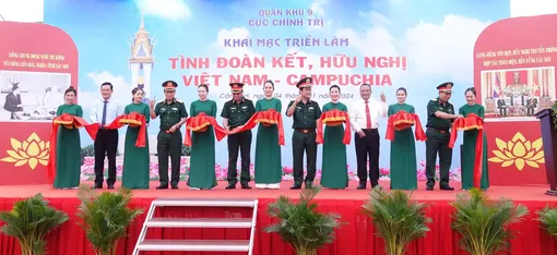 Khai mạc triển lãm “Tình đoàn kết, hữu nghị Việt Nam - Campuchia”