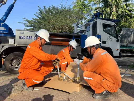Đáp ứng nhu cầu sử dụng điện ngày càng cao của khách hàng