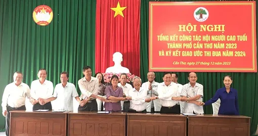 Người cao tuổi tích cực tham gia công tác tại cơ sở