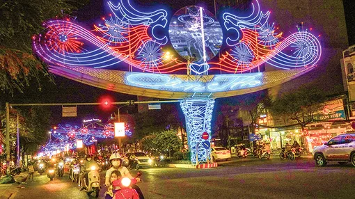 Rực rỡ Đường đèn nghệ thuật TP Cần Thơ