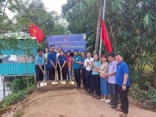 Khởi công công trình thanh niên ở Cồn Sơn