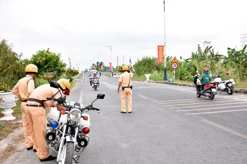 Quan tâm kiểm tra các tuyến đường tỉnh và lộ giao thông nông thôn