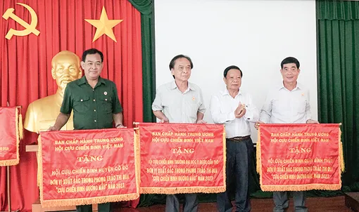 Cựu chiến binh thi đua gương mẫu