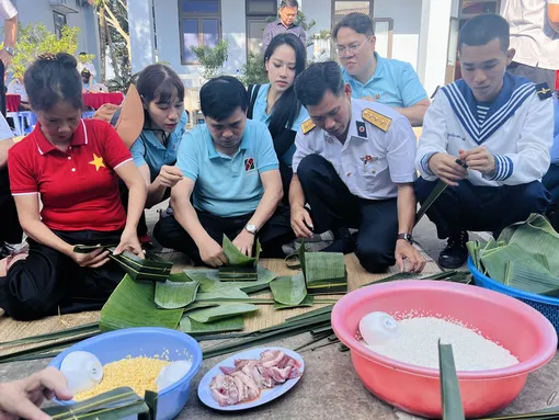Đón xuân sớm cùng cán bộ, chiến sĩ và nhân dân đảo Nam Du, huyện Kiên Hải, tỉnh Kiên Giang