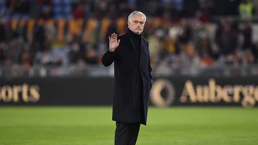 HLV Mourinho chia tay Roma