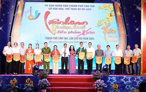 Gần 300 diễn viên tham gia Liên hoan "Ca nhạc, Ca cổ, Tiểu phẩm Xuân" TP Cần Thơ
